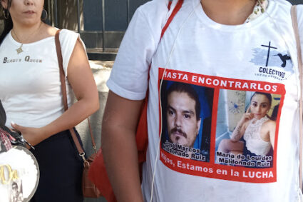 Colectivo “Luz de Esperanza” se manifiesta en la FGR contra “levantón” de Estado: 600 desaparecidos en 3 meses en Jalisco