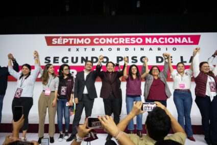 Hijo del presidente de México, es elegido como secretario del partido en el poder