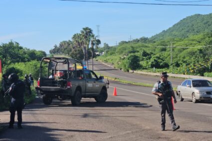 Encuentran 5 asesinados con sombreros en la cabeza