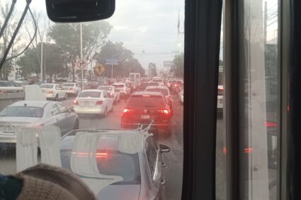 Tren se para en avenida Aguascalientes durante horas y ayer también