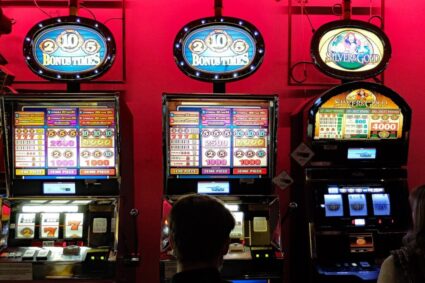 Siguen asistiendo a minicasinos pese a ataques armados