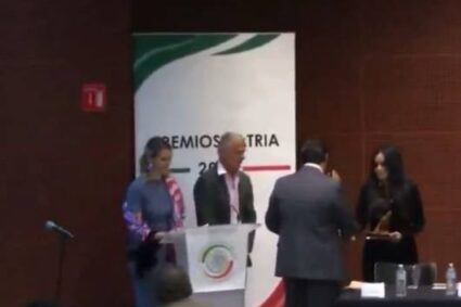 Tere Jiménez entregó Premio Patria al abogado del “Mayo”