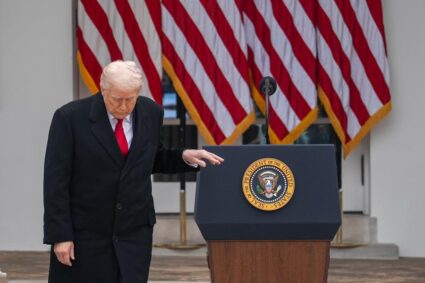 Trump obliga a la Defensa entregar vídeos de ataques a “narcolanchas”