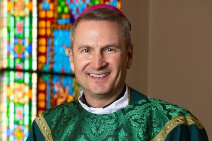 Llega al arzobispado de NY, el obispo de los funerales de Francisco I