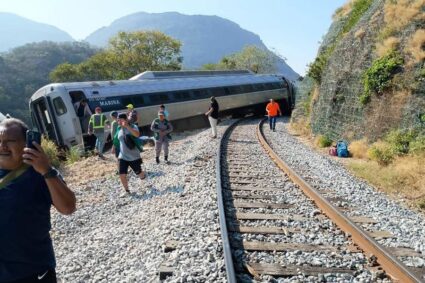 Crece número de muertos por descarrilamiento