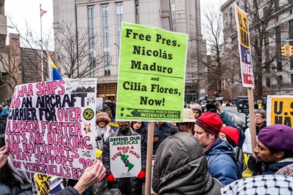 Congresistas demócratas y republicanos, contra la invasión