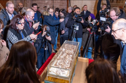 Exhiben por vez primera, los restos de San Francisco de Asís