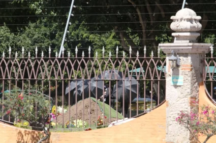 Se le ocurrió tomar fotos del sepelio y así le fue: vive para contarlo