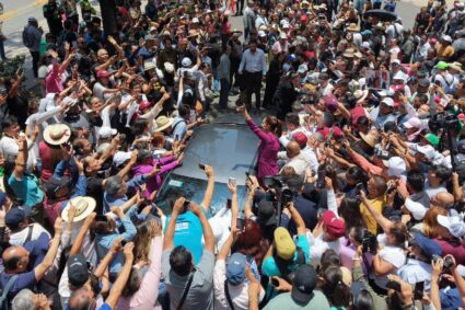 Vestirse de pueblo no es rendir cuentas