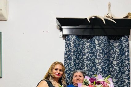 10 de Mayo, el lado negro de la fiesta, palas y varillas videntes en vez de manteles: 230 colectivos