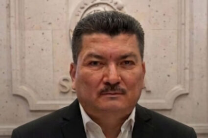 Se entrega a Estados Unidos el jefe de la Policía de Investigación sinaloense buscado por Washington