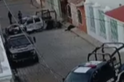 ATACAN BASE POLICIAL EN GARCÍA DE LA CADENA; REPORTAN DOS AGRESORES ABATIDOS Y NARCOBLOQUEOS EN ENTRADAS A JALPA
