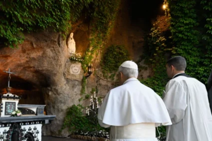 La paz empieza en un corazón que ama: León XIV reza a la virgen de Lourdes