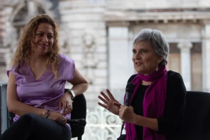 Retienen y quitan ropa a Blanche Petrich