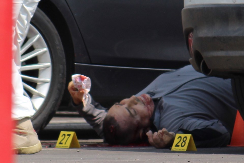 Asesinan a 2 sujetos en estacionamiento de Costco