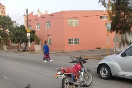 Borracho a las 9 de mañana choca a motociclista