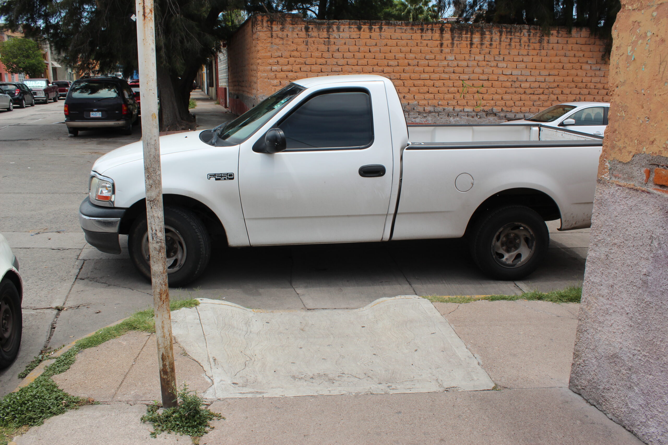 La ministerial, no sirve pero como estorba y perjudica a la población.